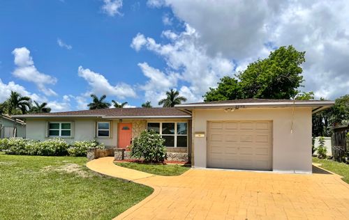 2090 Nw 84th Ter, Pembroke Pines, FL, 33024-3467 | Card Image