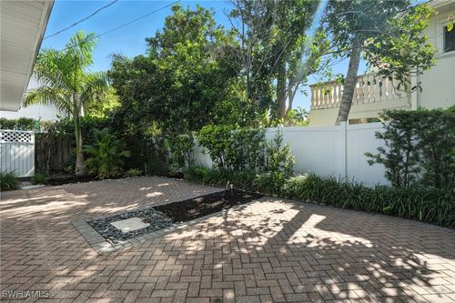 apt-4-721 9th St S, Naples, FL, 34102-6731 | Card Image