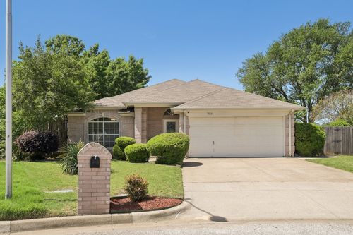 7610 Yorkmeadow Dr, Arlington, TX, 76001-6925 | Card Image