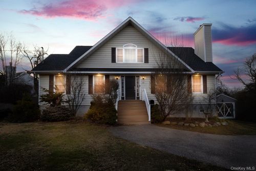 12 Summit St, East Patchogue, NY, 11772-5918 | Card Image