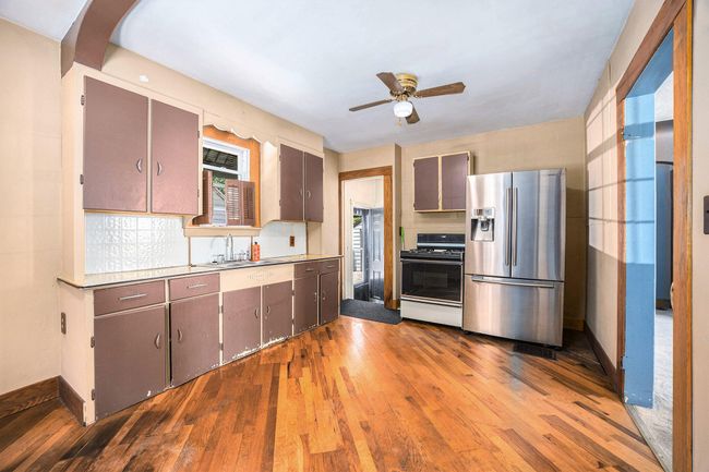 237 Holly St Sw, House other with 3 bedrooms, 1 bathrooms and null parking in Wyoming MI | Image 5