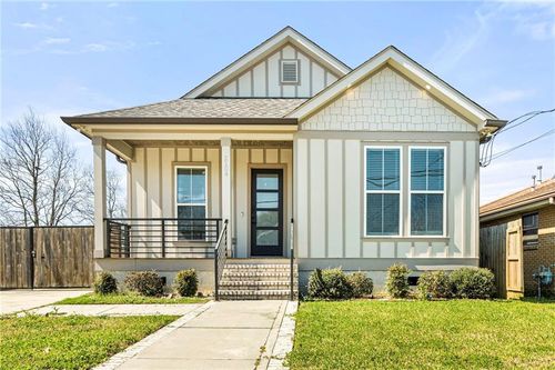 2104 Aycock St, Arabi, LA, 70032-1424 | Card Image