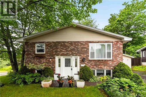 106 Neville St, Moncton, NB, E1A5J7 | Card Image