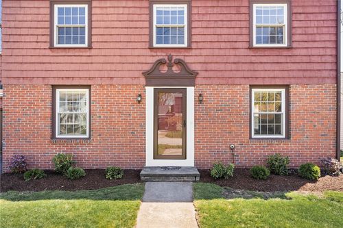 18 Huntington Dr, Rumford, RI, 02916-1925 | Card Image