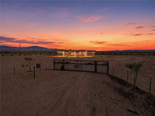 4400 W Dunlap Dr, Golden Valley, AZ, 86413-0011 | Card Image