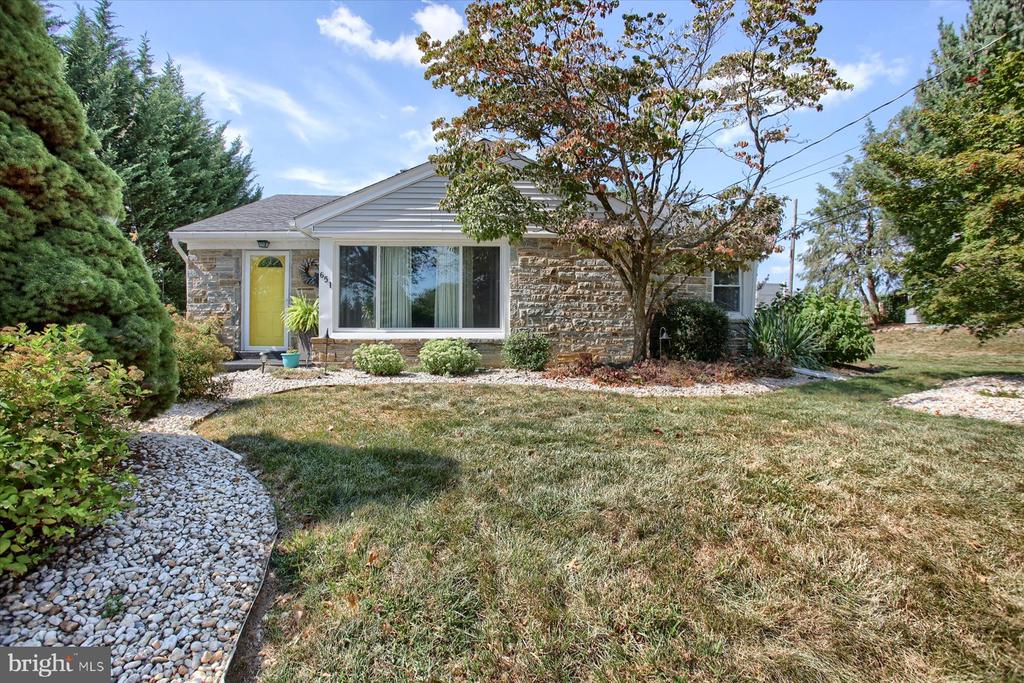 Fir St, Palmyra, PA 17078