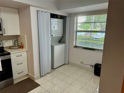 Kitchen with Laundry | Image 3