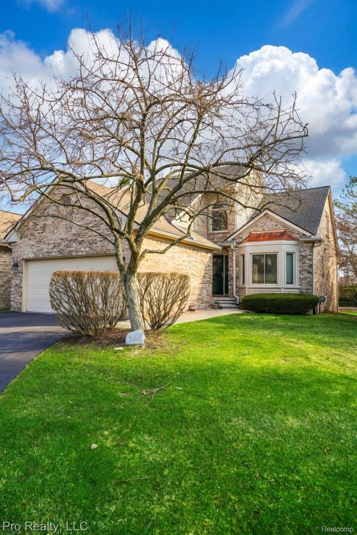 45317 Stonehedge Dr, Plymouth, MI, 48170-3992 | Card Image