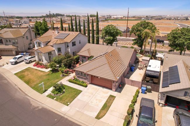 573 Fribourg Ln, House other with 3 bedrooms, 2 bathrooms and null parking in Manteca CA | Image 37