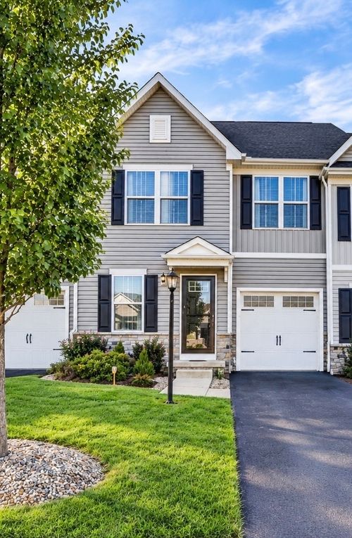 272 Smith Ln, Beaver Falls, PA, 15010-1382 | Card Image