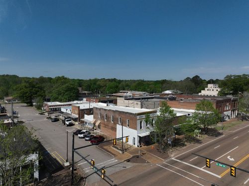 132 W Court Ave, Selmer, TN, 38375-2102 | Card Image