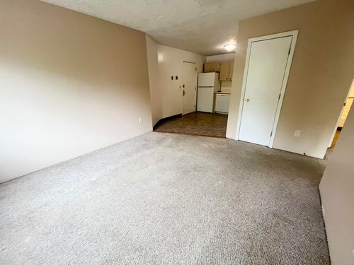 1a-35 Log St, Manchester, NH, 03102-4868 | Card Image