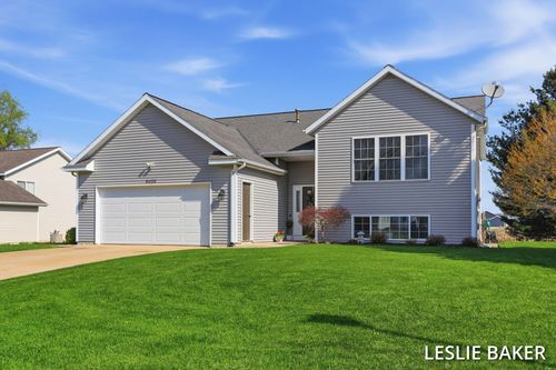 9429 Northwind Dr, Zeeland, MI, 49464-8706 | Card Image