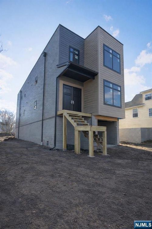 132 Holsman St, Paterson, NJ, 07522-1821 | Card Image