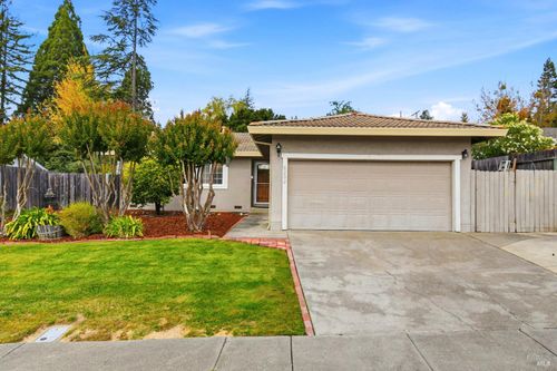 8252 Valley View Drive, Sebastopol, CA, 95472 | Card Image