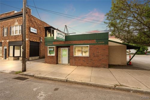 4600 S Salina St, Syracuse, NY, 13205-2733 | Card Image