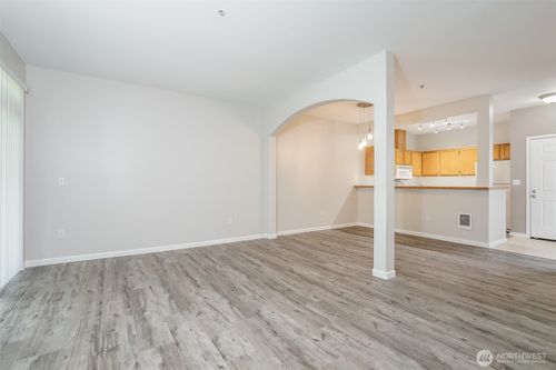 unit-e102-5400 Harbour Pointe Blvd, Mukilteo, WA, 98275-5147 | Card Image