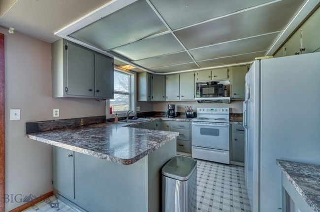 Kitchen | Image 11