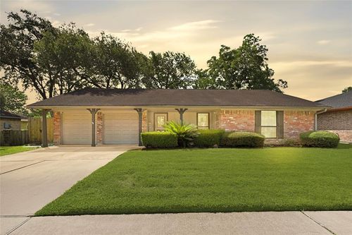 2703 Shady Creek Dr, Pearland, TX, 77581-5623 | Card Image