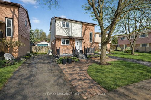 75 Berrisfield Cres, Hamilton, ON, L8T4X1 | Card Image