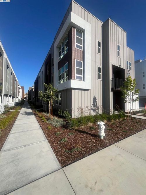 2015 Stanford St, Alameda, CA, 94501-1590 | Card Image