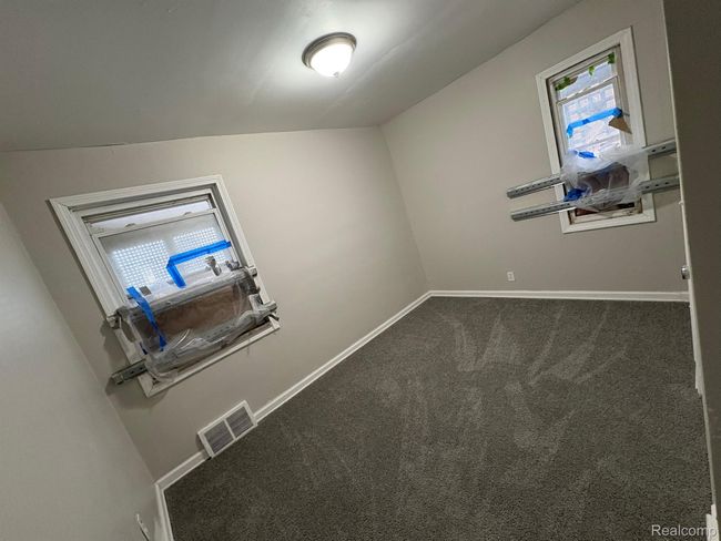 18042 Russell St, House other with 3 bedrooms, 1 bathrooms and null parking in Detroit MI | Image 6