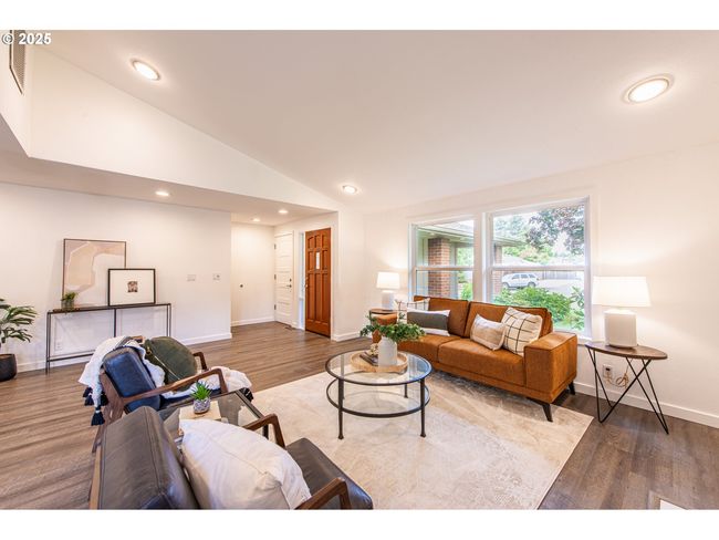 2677 Chad Dr, House other with 3 bedrooms, 2 bathrooms and 2 parking in Eugene OR | Image 9
