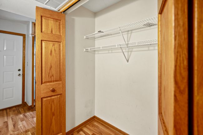 4050 W Rivers Edge Cir, Condo with 2 bedrooms, 1 bathrooms and null parking in Brown Deer WI | Image 39