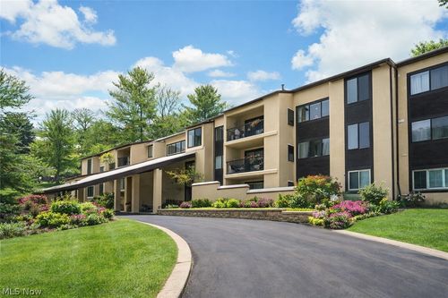 apt-203-1006 Bunker Dr, Fairlawn, OH, 44333-3073 | Card Image