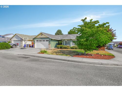 205 Probe St, Molalla, OR, 97038-8324 | Card Image