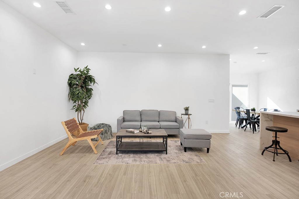 Residential Lease in Sylmar 5