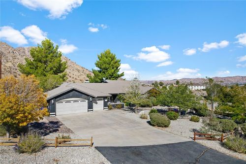 20058 Rancherias Ln, Apple Valley, CA, 92307-2705 | Card Image