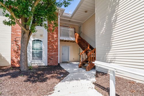 662 Forest Glen Dr, Valparaiso, IN, 46385 | Card Image