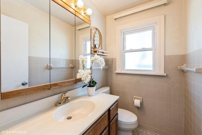11_401HarrisonBlvd_8_Bathroom_Large | Image 9