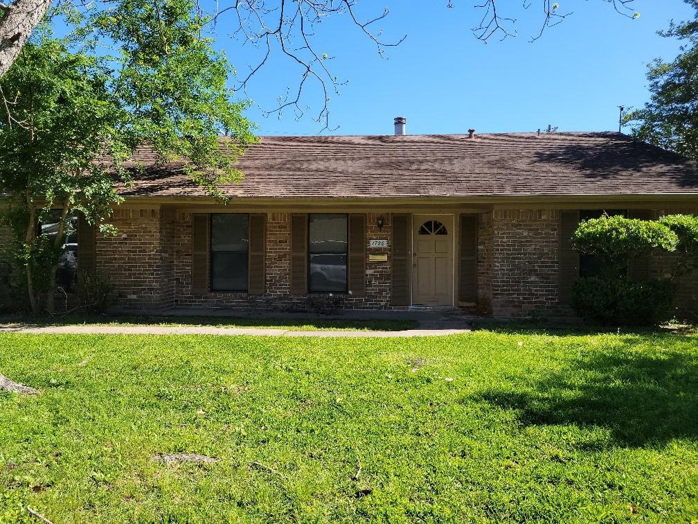 Glenview Dr, Alvin, TX 77511