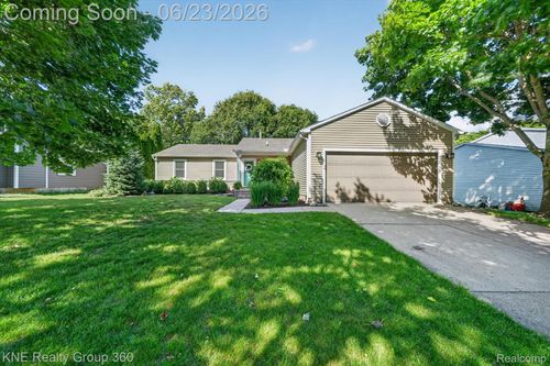 895 Fairway Trails Dr, Brighton, MI, 48116-1762 | Card Image