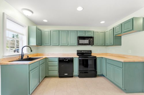 41-41 River Village Drive, Milford, ME, 04461 | Card Image