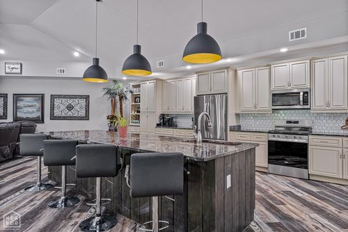 8203 Oak Creek Ln, Harrisburg, AR, 72432-8995 | Card Image