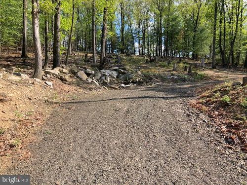 2464 Papoose Dr, AUBURN, PA, 17922-9531 | Card Image