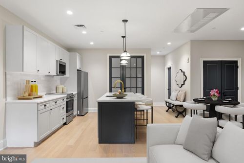 apt-206-200 S Broad St, PHILADELPHIA, PA, 19102-3855 | Card Image