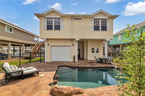 1323 Wahini St, Tiki Island, TX, 77554-6198 | Card Image