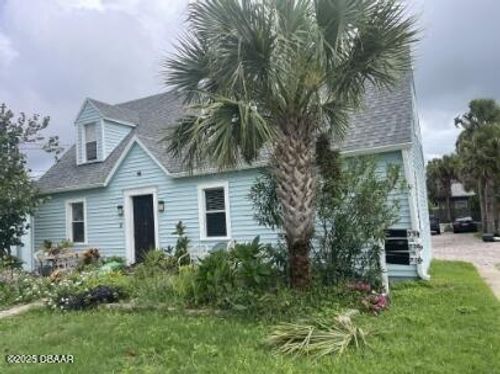738 N Grandview Ave, Daytona Beach, FL, 32118-3823 | Card Image
