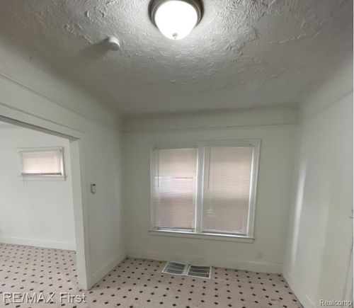 15996 Chalfonte St, Detroit, MI, 48227-4102 | Card Image