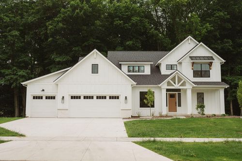 1950 Creekside Dr Sw, Byron Center, MI, 49315-7207 | Card Image