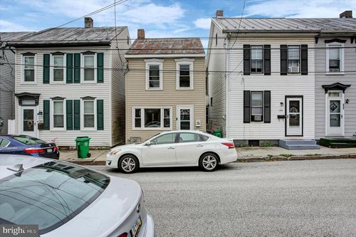 146 E Penn St, CARLISLE, PA, 17013-2434 | Card Image