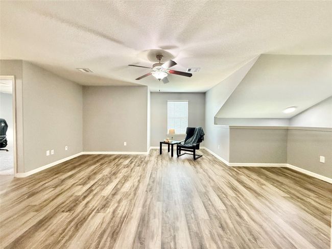 Spacious Upstairs Gameroom | Image 29