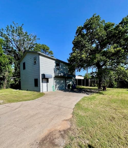 725 Summers Ln, Lake Dallas, TX, 75065-2849 | Card Image