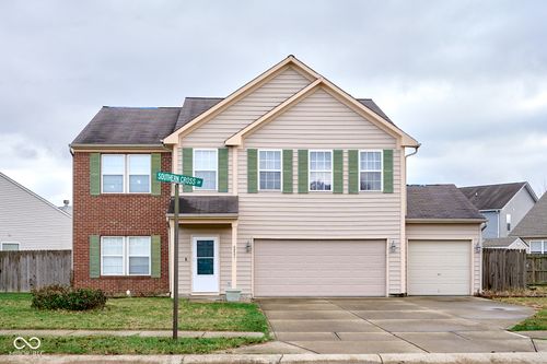 8231 Golden Ridge Ln, Indianapolis, IN, 46237-3911 | Card Image