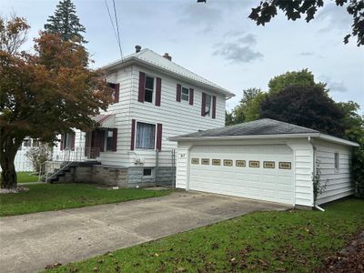 317 Conneaut Street, House other with 4 bedrooms, 2 bathrooms and 2 parking in Linesville PA | Image 2