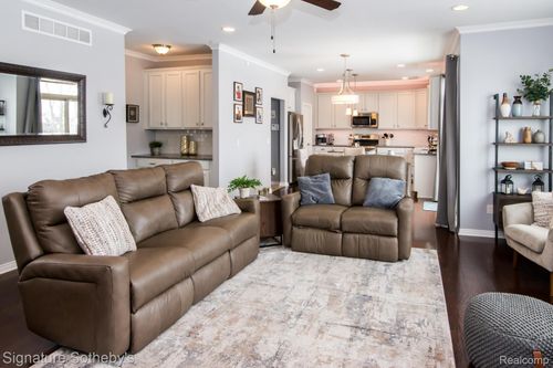 464 Overlook Dr, Oxford, MI, 48371-3559 | Card Image